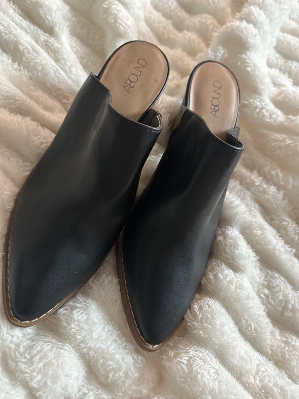 Abound Black Pointed Toe Leather Slide Mules